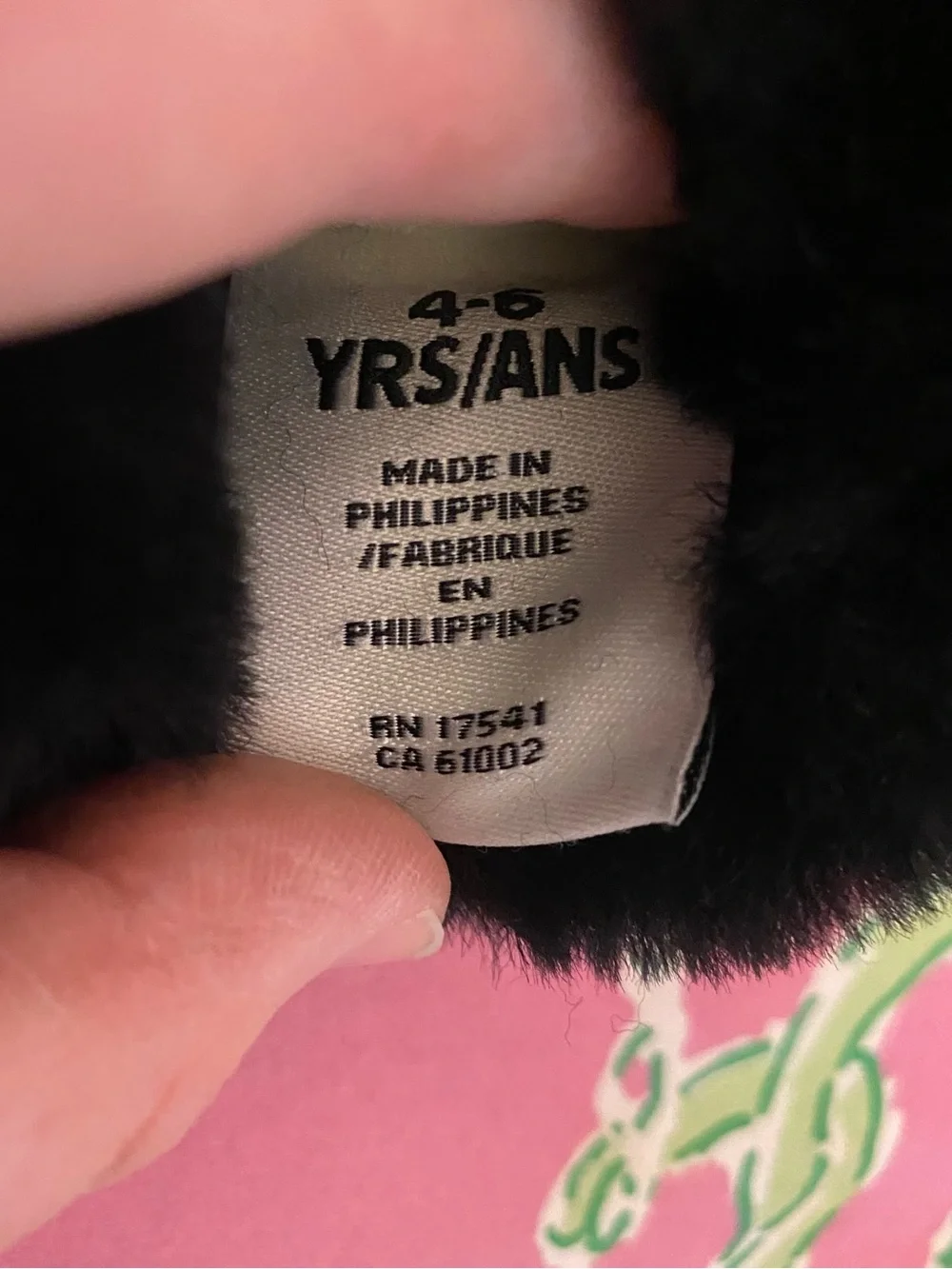 UGG girls shearling black Sheepskin Mittens kids size 4-6 years